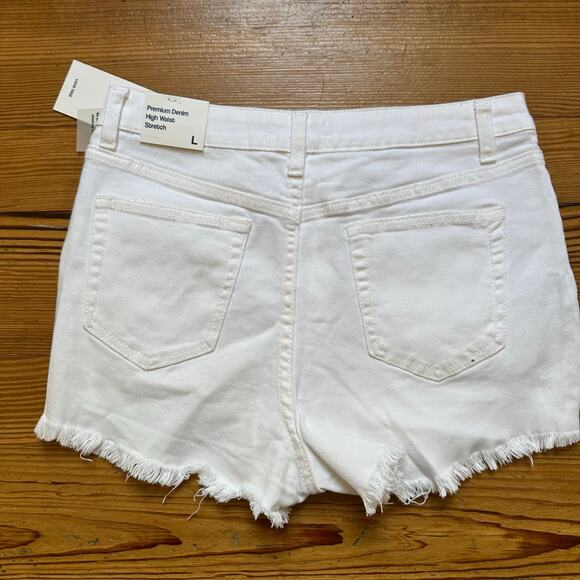 NWT Love Tree white high rise stretch cut off jean shorts SIZE L - Picture 4 of 4